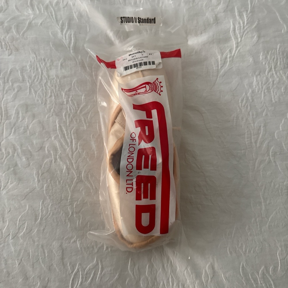 Freed of London Studio II Standard Pointe Shoes 6.0C